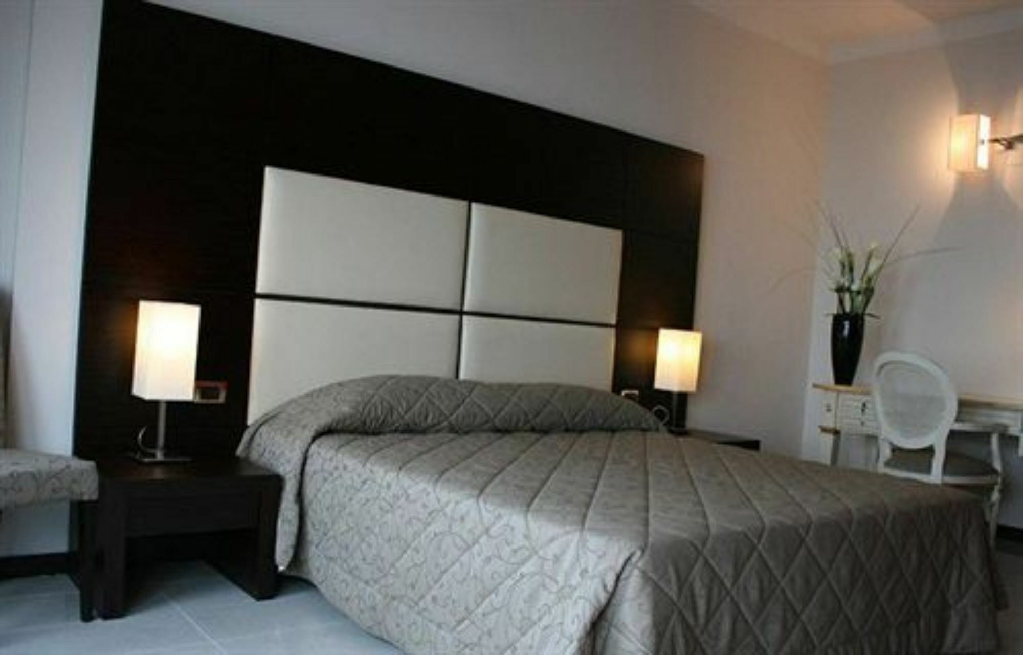 Estee Hotel 4*